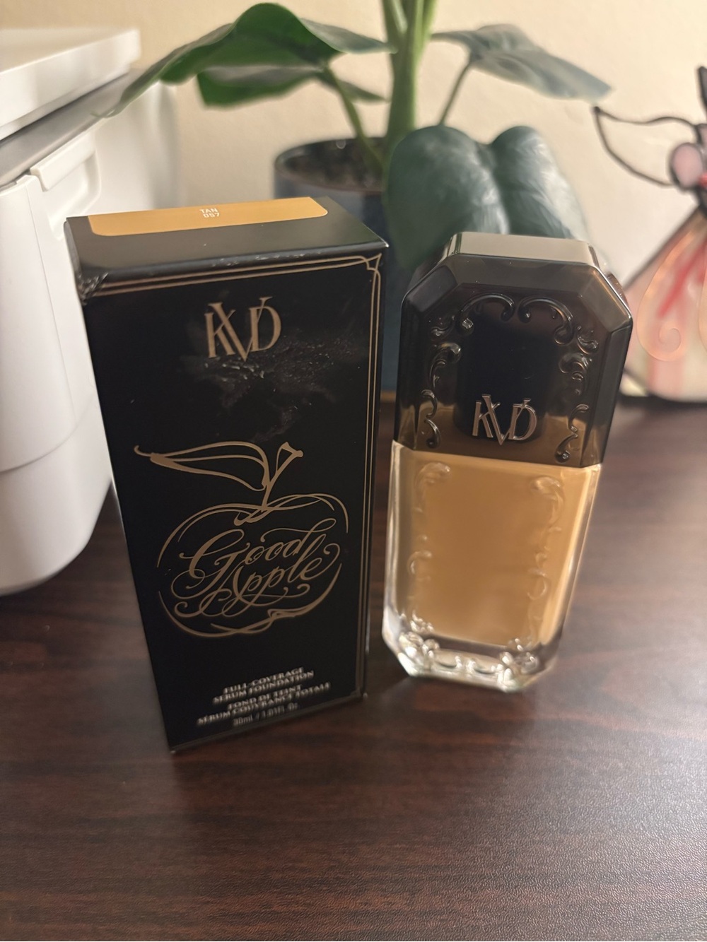 NWT KVD Beauty Full Coverage Serum Foundation - Tan 057 - Size 30mL - Picture 8 of 10